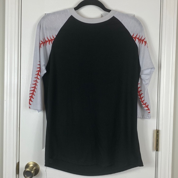 Iltex black tee shirt with white and red baseball themed sleeves size medium. - Picture 1 of 5